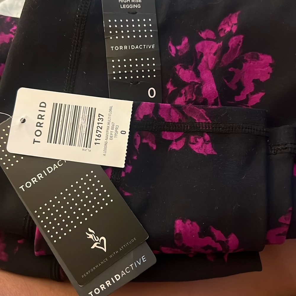 Torrid active print leggings NWT pink and black